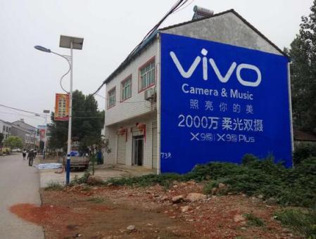 易门刷墙广告和喷绘墙体广告哪个效果好？