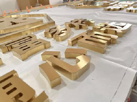 易门拉丝不锈钢字的特点。