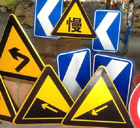 易门标识标牌中颜色的确定是很重要的。