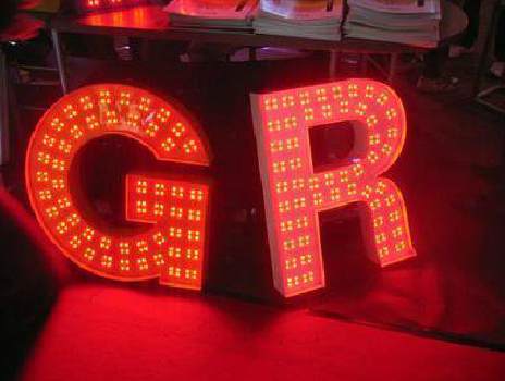 易门LED发光字常见的安装误区。